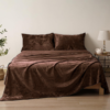 Fleece bed sheet brown